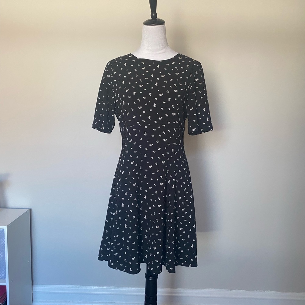 Ann Taylor black floral size 8 dress-like new